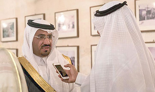 م. البنيان متحدثا إلى الزميل جعفر الصفار